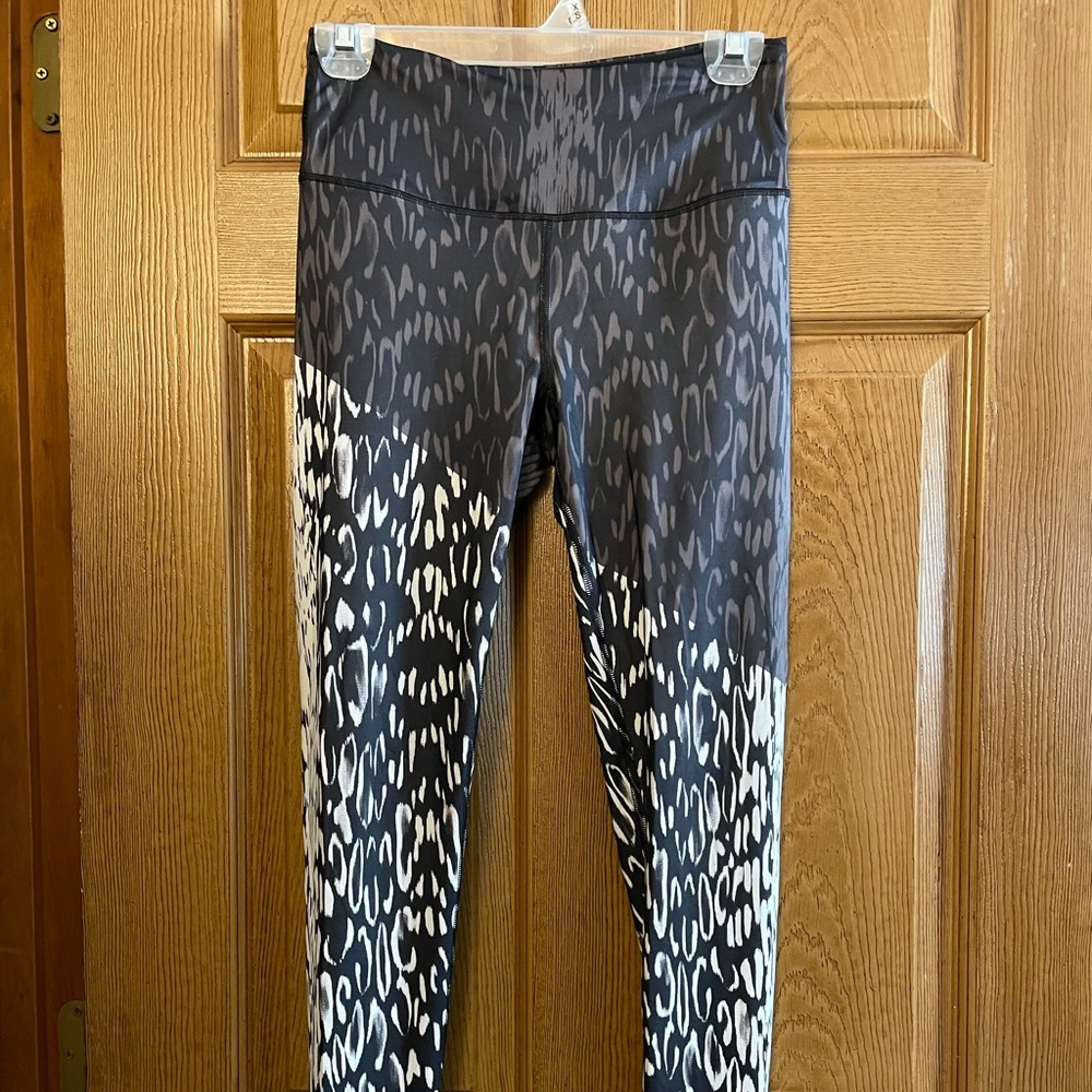 Victoria Sport cheetah print leggings